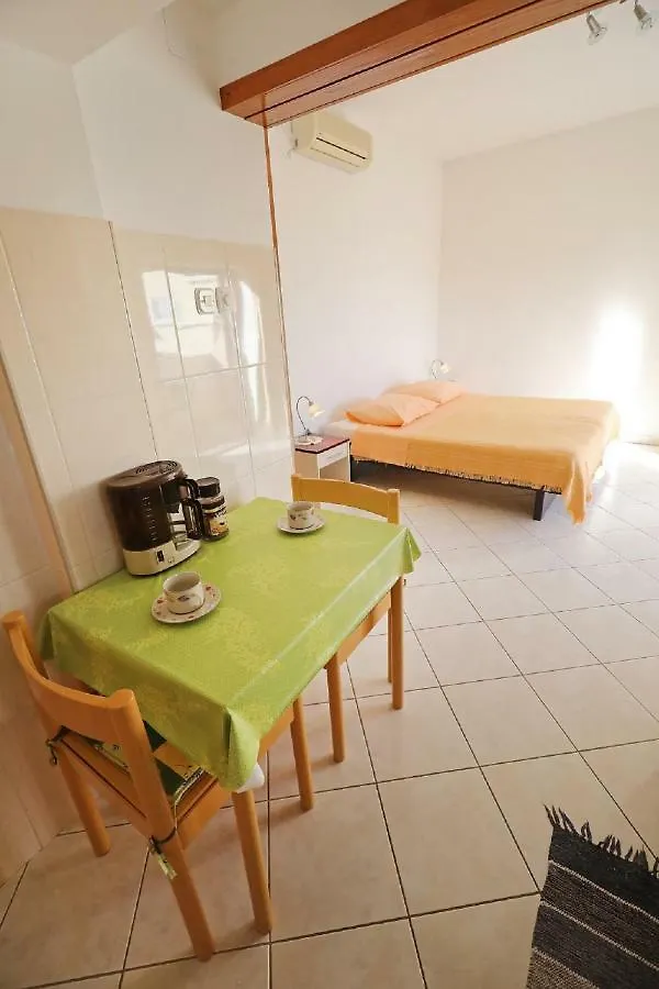 Studio Apartments Pavin Zadar