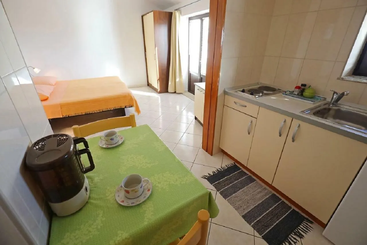 Studio Apartments Pavin Zadar 0*,