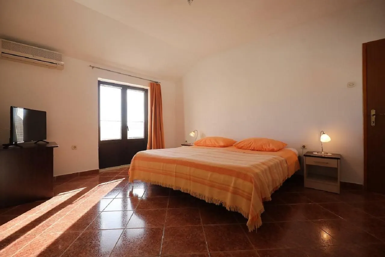 Studio Apartments Pavin Zadar 0*,
